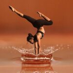 sport frau yoga handstand fitness